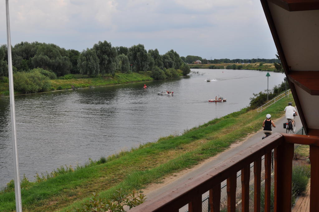 Thuiskomen, Genieten Aan Het Water Maaseik Szoba fotó